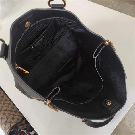 borsa prada con tsache cerniere laterali|borse prada donna online.